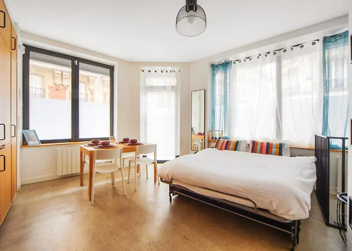 Large Flat Very Close To Montmartre